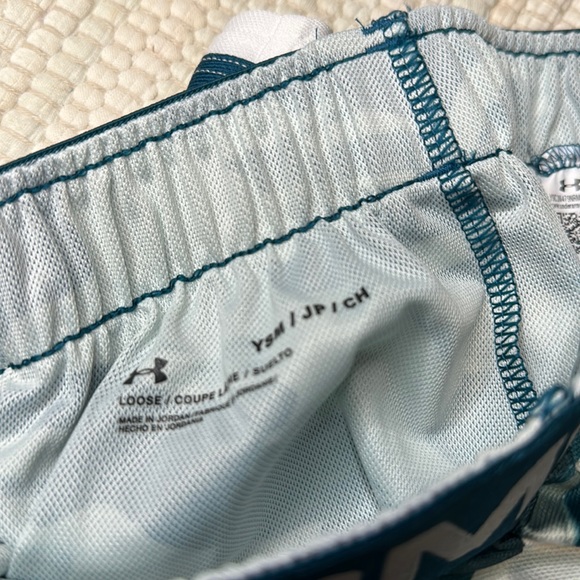 Youth Under Amour Girls Loose Fit Shorts Green Camo  L NWT - Picture 5 of 7